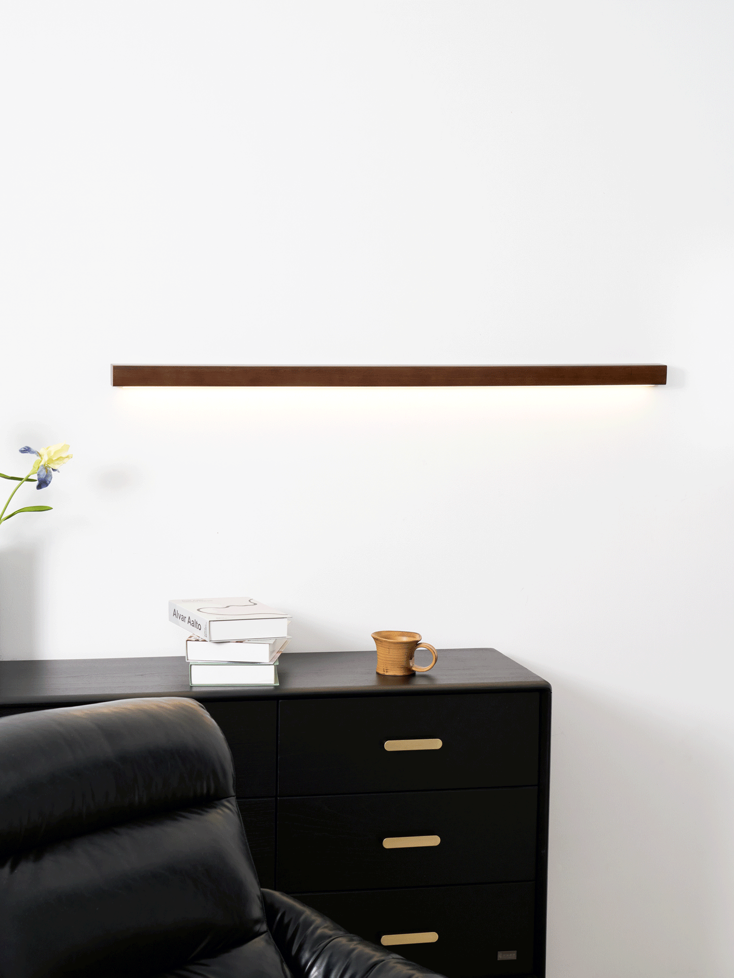 Linear Wood Integrated LED Wall Light